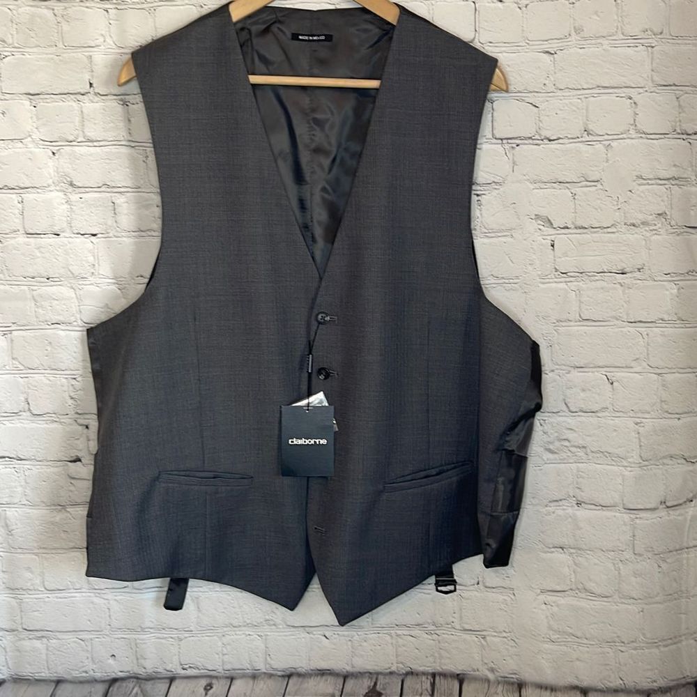 Liz Claiborne Men’s Gray Vest 100% Wool Size xl New with tags‎